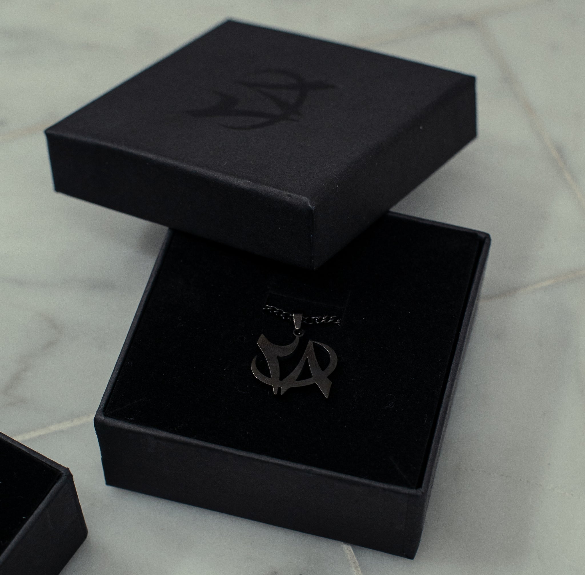 TWN8 NECKLACE LOGO - BLACK